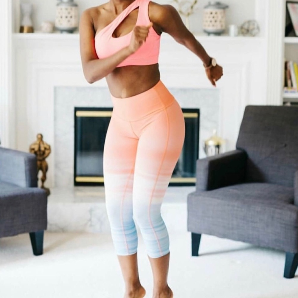 NWT Peach active Cali Sunset reversible capris